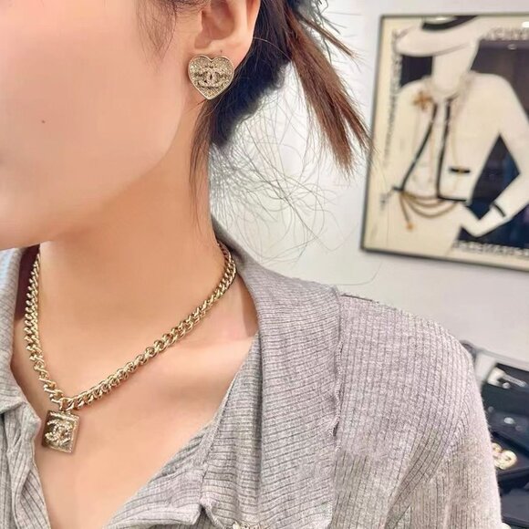 Chanel diamond heart-shaped earrings - Picture 5 of 7